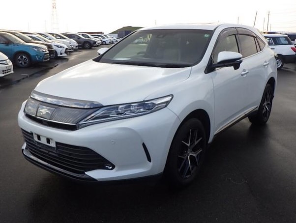 EnvogueAuto's tweet photo. At the port undergoing clearing is this 2019 Toyota Harrier. This had only 30,000kms on it. We should deliver it in the coming week to a happy client. https://t.co/AytGEz3U1C