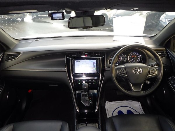 EnvogueAuto's tweet photo. At the port undergoing clearing is this 2019 Toyota Harrier. This had only 30,000kms on it. We should deliver it in the coming week to a happy client. https://t.co/AytGEz3U1C
