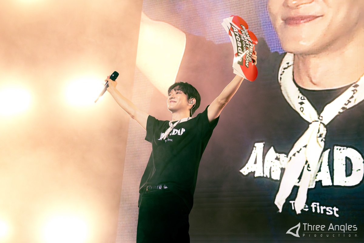 'KNOCK KNOCK!' tweet media