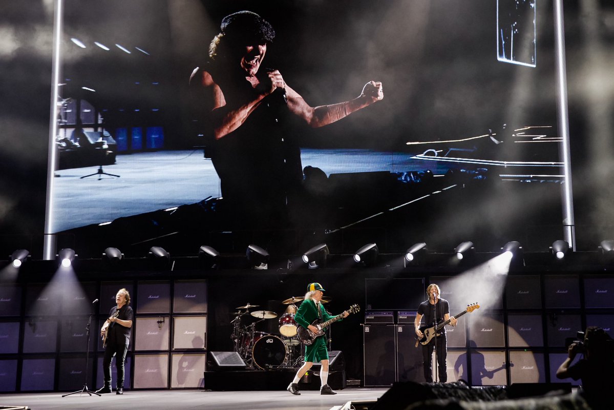 AC/DC tweet media