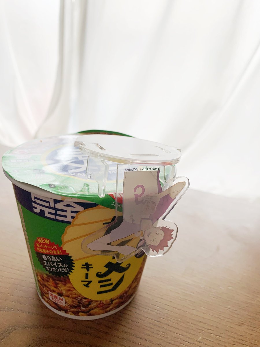 スーパーで見つけた💡
2個買ったら一個ついてくるオマケ。
なぜか白鳥沢組がみんな残ってて
迷ったけどサトりんを。
でも、ウシワカくんもほしいので、またあそこに行って買うのだ。笑

ところでこれ、どっちの使い方が合ってるんだ⁉️
ョョもヌードルストッパー出してほしい⭐️