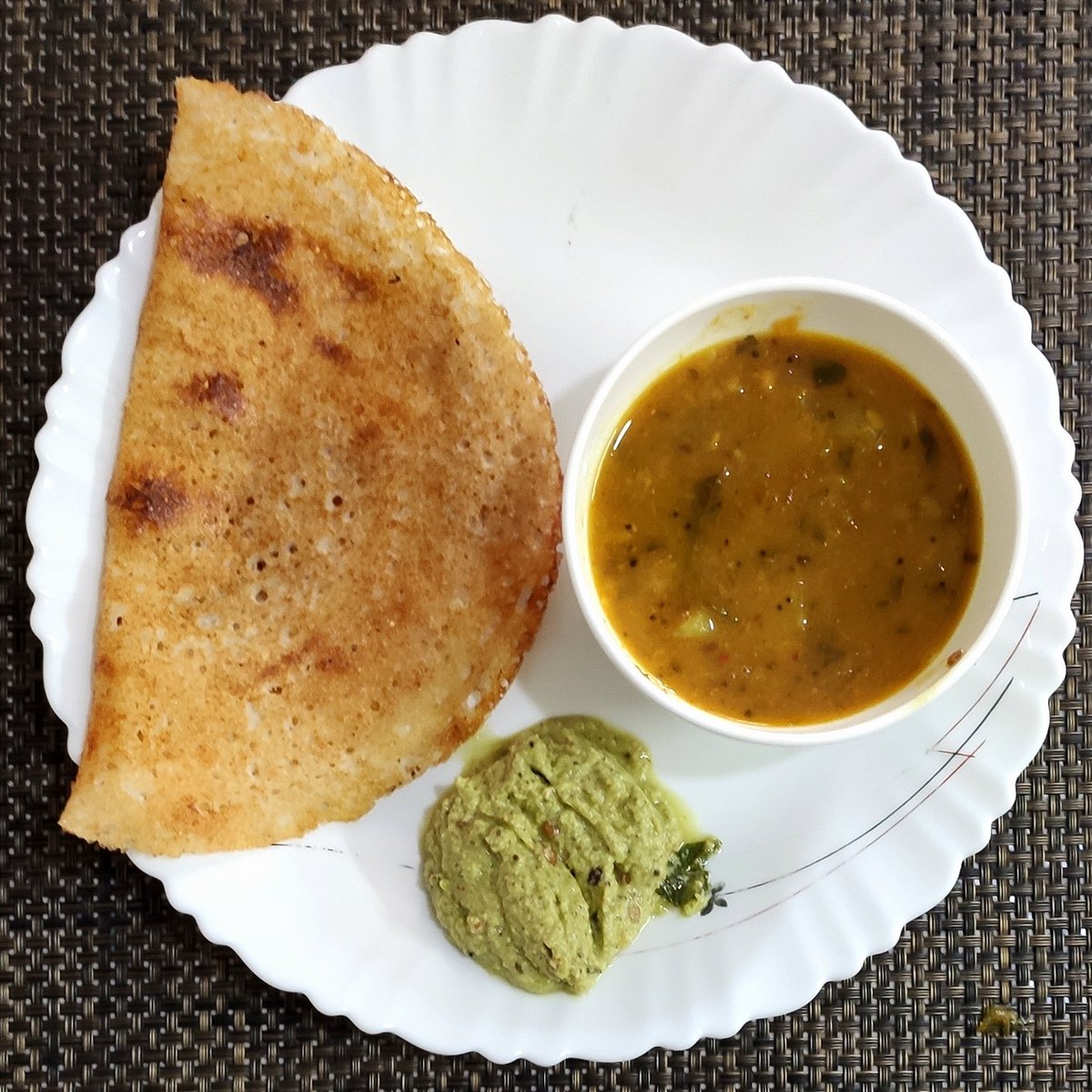 vinatewa_vinay's tweet image. Today's lunch देख लो, Fraaands! 😁
घर का बना Dosa, Sambhar and Nariyal Chutney 😋🤤😋

#foodie #theme_pic_India_foodie #lunchtime #FoodLovers #Gratitude 🙏