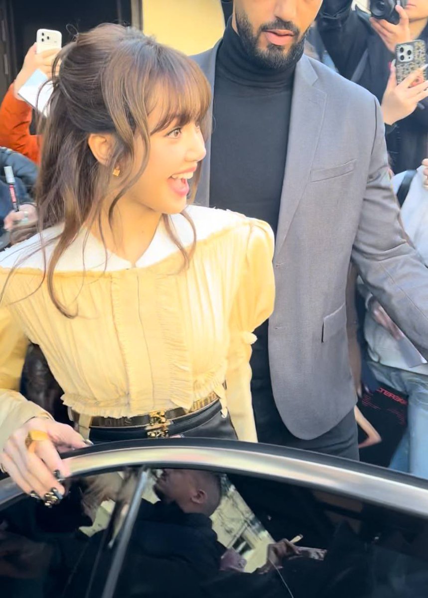Our stunning LISA 🤩

<a href="/wearelloud/">LLOUD</a> <a href="/LouisVuitton/">Louis Vuitton</a>

LISA LOUIS VUITTON FW26
#LVFW26xLISA
#LISAxLouisVuitton 
#LVFW26
