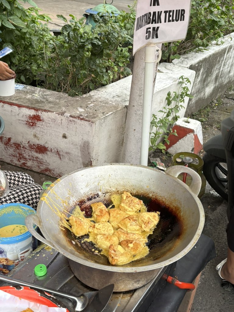 akuncapekkecap tweet media