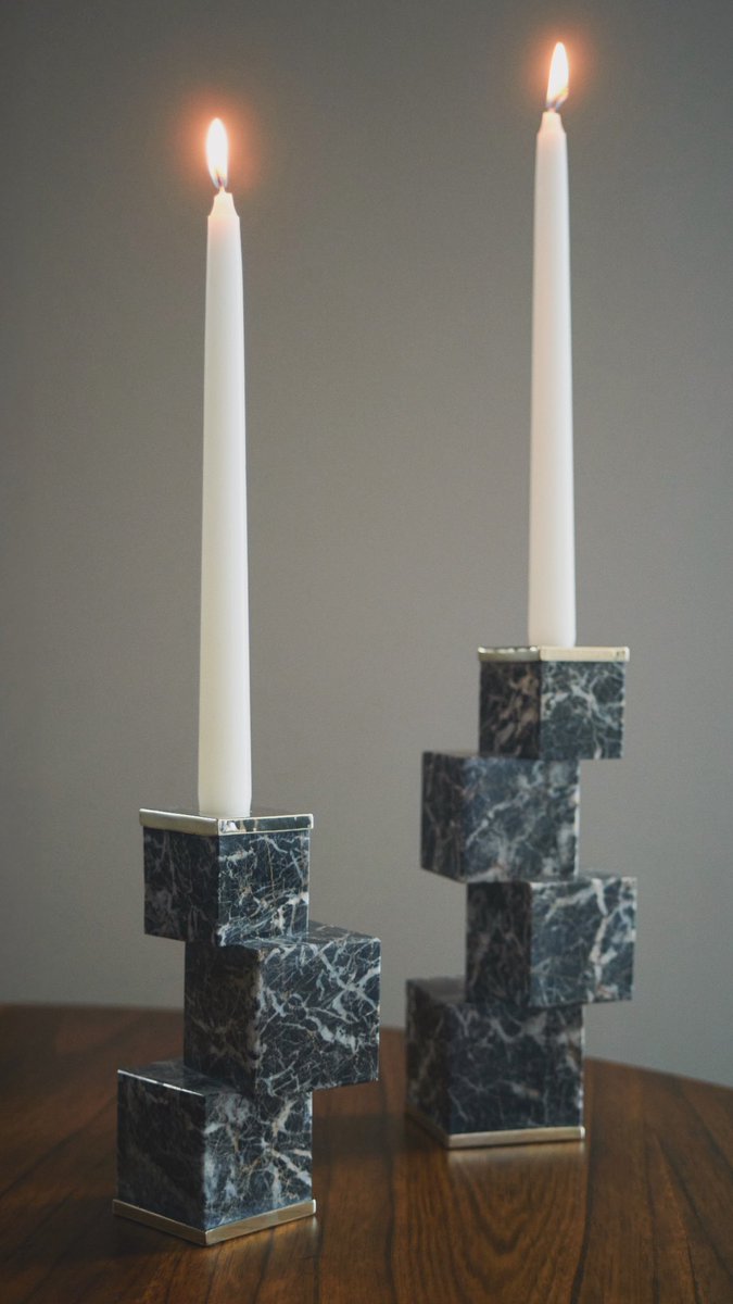 VERTIGO

Black onyx carved into shifting planes, like a small piece of architecture.
When the candle burns, the stone reveals its mineral depth.

A sculpture that holds the light.

airedelsur.com