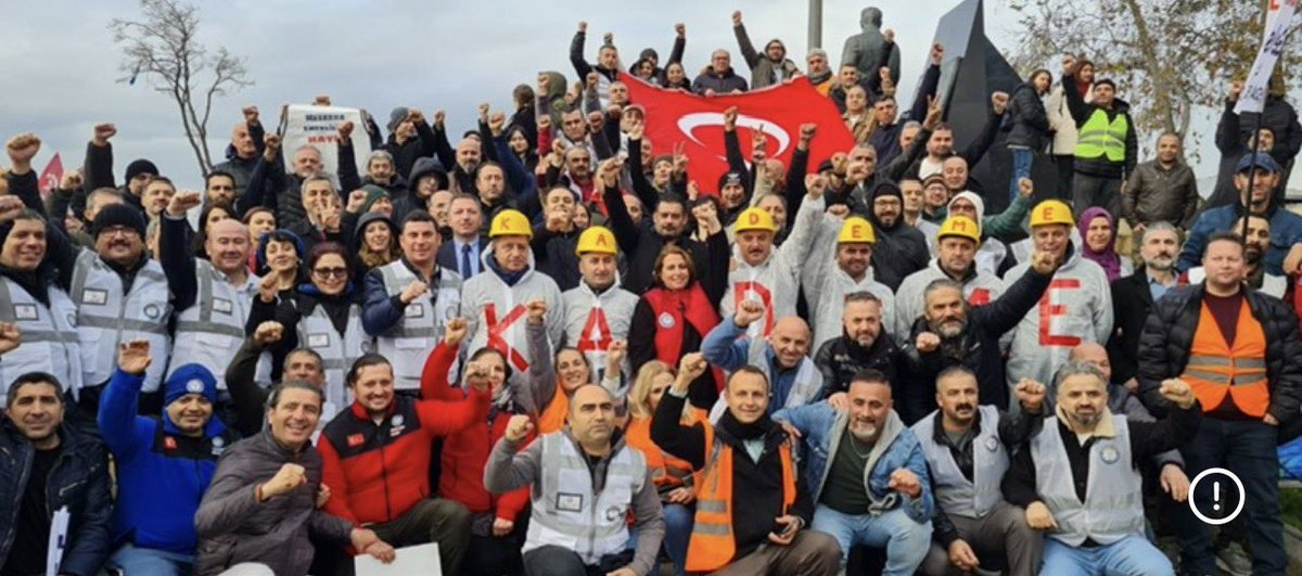 Yıllardır aynı işi yapıyoruz, aynı primi ödüyoruz, aynı ülkeye hizmet ediyoruz…
Ama emeklilik söz konusu olunca adalet ortadan kayboluyor.

Biz ayrıcalık değil eşitlik istiyoruz!
Bu mücadele bitmeyecek, bu ses susmayacak!

<a href="/EmadDernegi/">EMEKLİLİKTE ADALET DERNEĞİ ⚖️</a> 
#KırmızıÇizgimizKademe