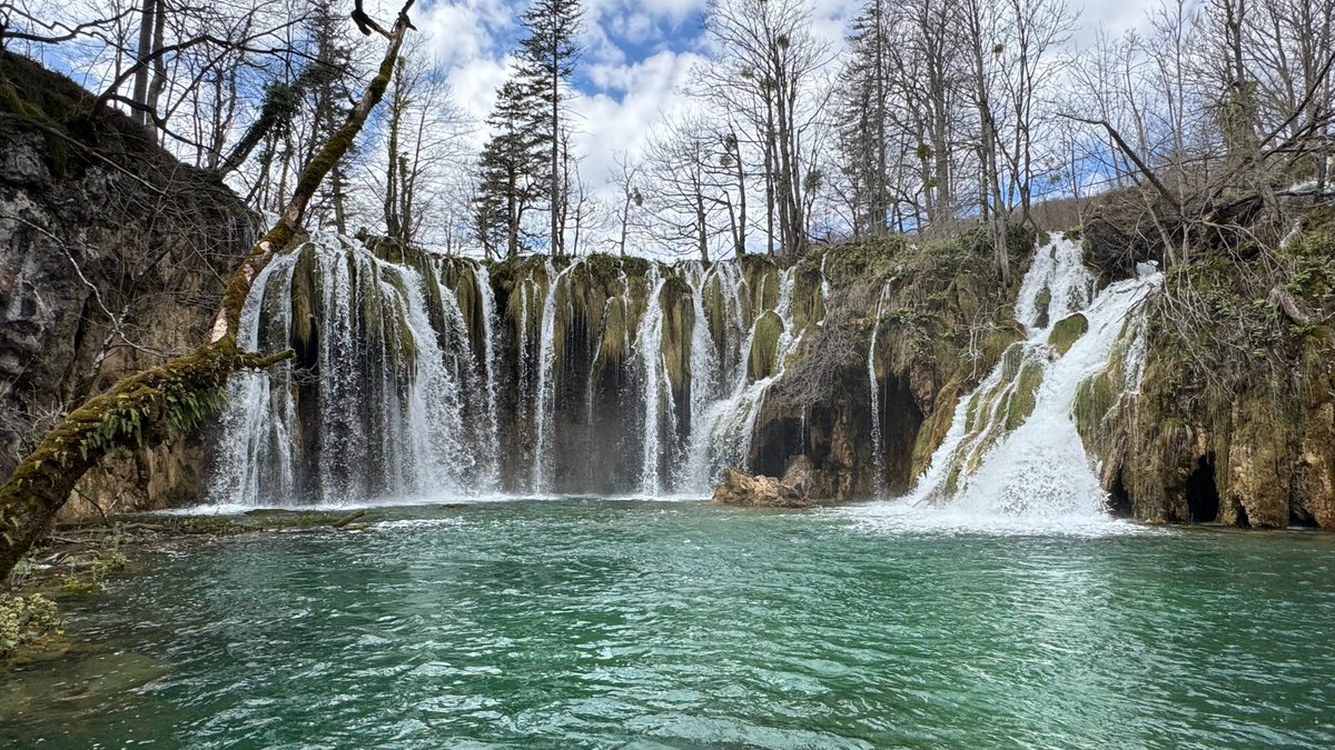 Plitvice Lakes National Park tweet media