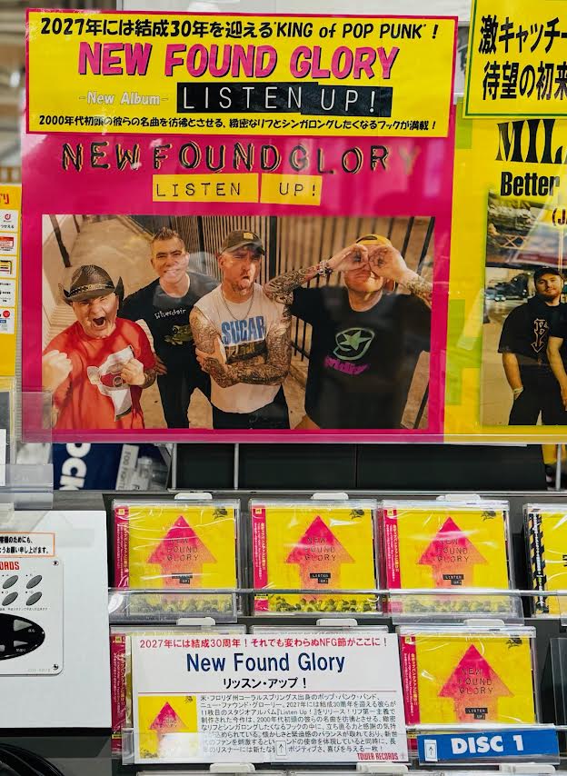 TOWER_NUchaya's tweet photo. 【New Found Glory】

来年には結成30年を迎える
"KING of POP PUNK"
《 ニュー・ファウンド・グローリー 》
5年半ぶりとなる11thアルバム
『リッスン・アップ！』登場！
2000年代初頭の彼らの名曲を
彷彿とさせる緻密なリフと
シンガロングしたくなるフックが満載！
変わらぬNFG節がここに！ https://t.co/gSxLwNytv7