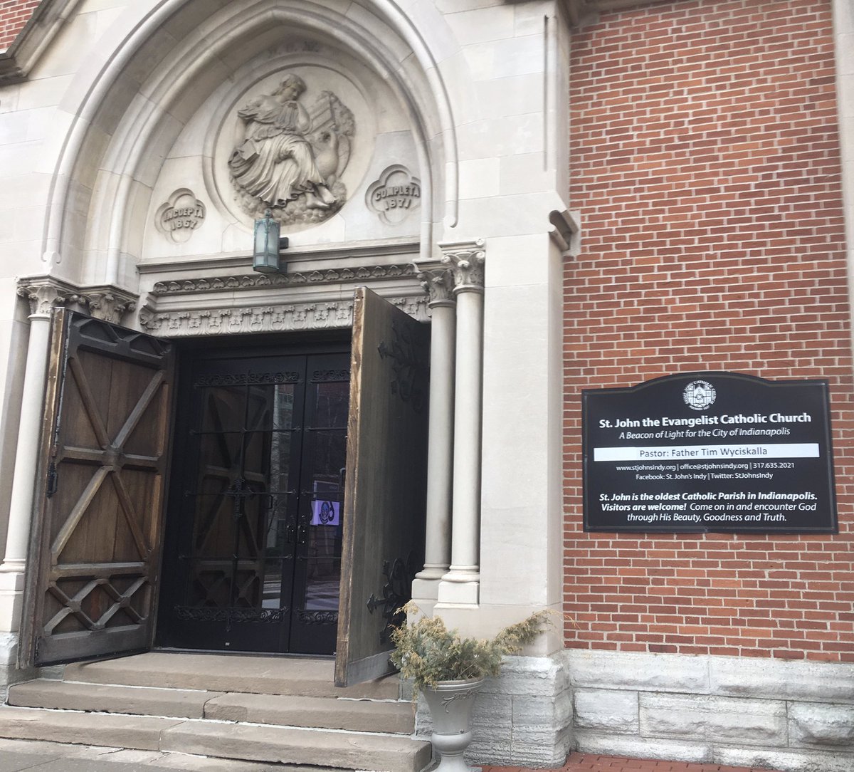 beckyyerak's tweet image. Went to Mass at @StJohnsIndy while in #Indianapolis during #NICAR26.