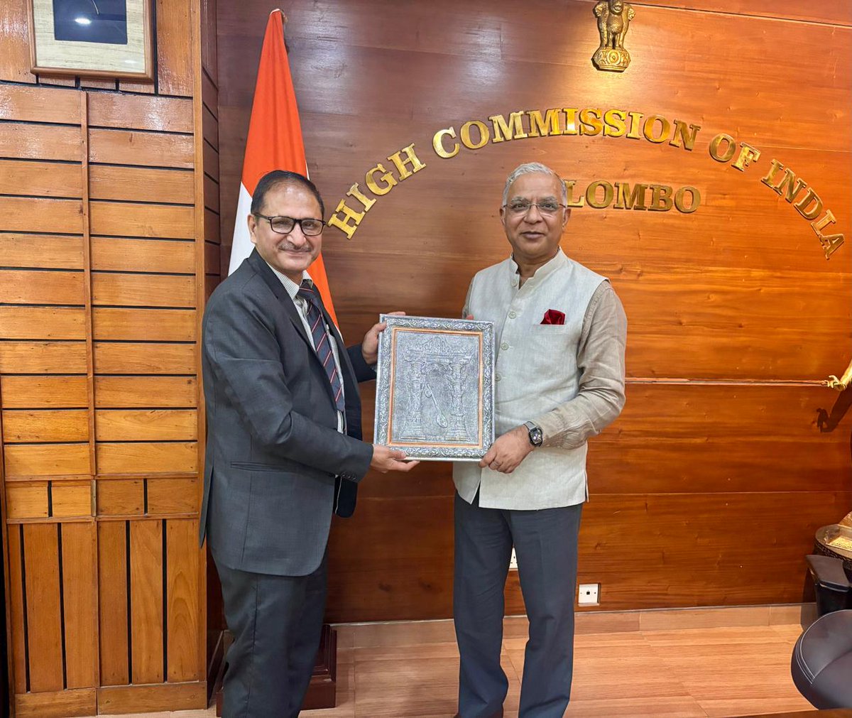 IndiainSL's tweet photo. High Commissioner @santjha met a delegation from Bhaskaracharya Institute of Space Applications & Geoinformatics (BISAG) 🇮🇳 led by Shri Vinay Thakur, ADG.
Discussed salience of geospatial platforms in disaster preparedness, response & mitigation.
#CycloneDitwahRecovery
@MEAIndia
@IndianDiplomacy