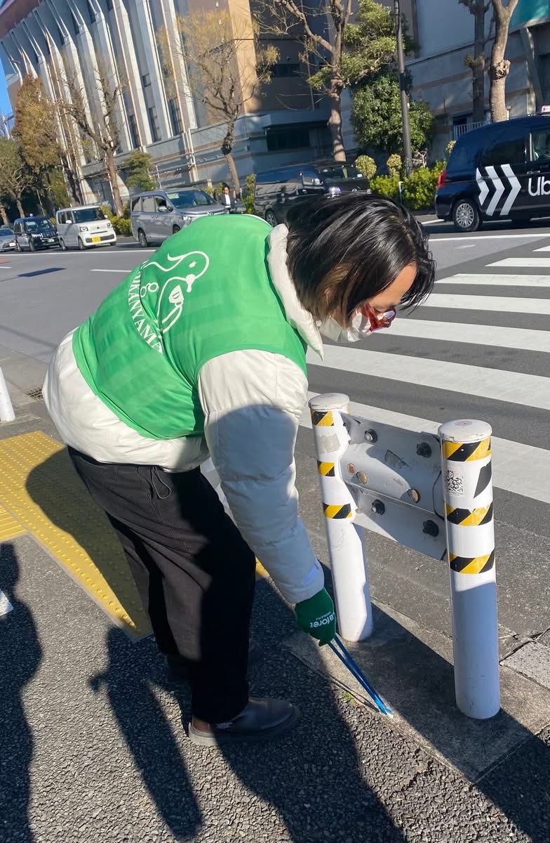 代官山情報 月1の地域活動 代官山を綺麗に安全 安心 より魅力ある街に 私も参加しているグリーンバード green bird
月1の朝、東急東横線 代官山駅前に集まり、挨拶からの簡単な参加者自己紹介。
代官山チームは、決まったルートが2つ。
どちらかを選び、約1時間掛けてのゴミ拾い。<a href="/greenbirdjp/">greenbird｜NPO法人グリーンバード</a>