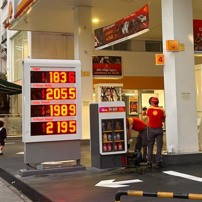 Combustibles. "Fue la jornada más errática de la historia del petróleo", dice el economista y especialista en comercio exterior Miguel Ponce en <a href="/Cadena3_Rosario/">Cadena 3 Rosario</a>.

En Rosario, el diésel premium de Shell orilla los $2200.
