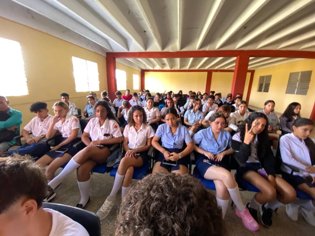 juventudhol's tweet photo. 🇨🇺 Del 9 al 12 de marzo, Holguín se viste de #BastiónEstudiantil2026

Estudiantes de la #FEEM en todos los municipios protagonizan charlas, encuentros generacionales y matutinos especiales para reafirmar su compromiso con la Patria.

#SomosCuba #UJCHolguín #Juventud #Cuba #FEEM https://t.co/TMagO6w1Ul