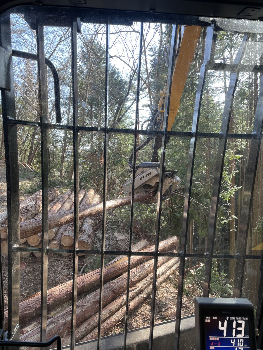 forest_noa20's tweet photo. プロセッサーは材出来るの鬼速やけど置き場がなくてでも道にも置きたくないし困るー https://t.co/osIfUd5jLF