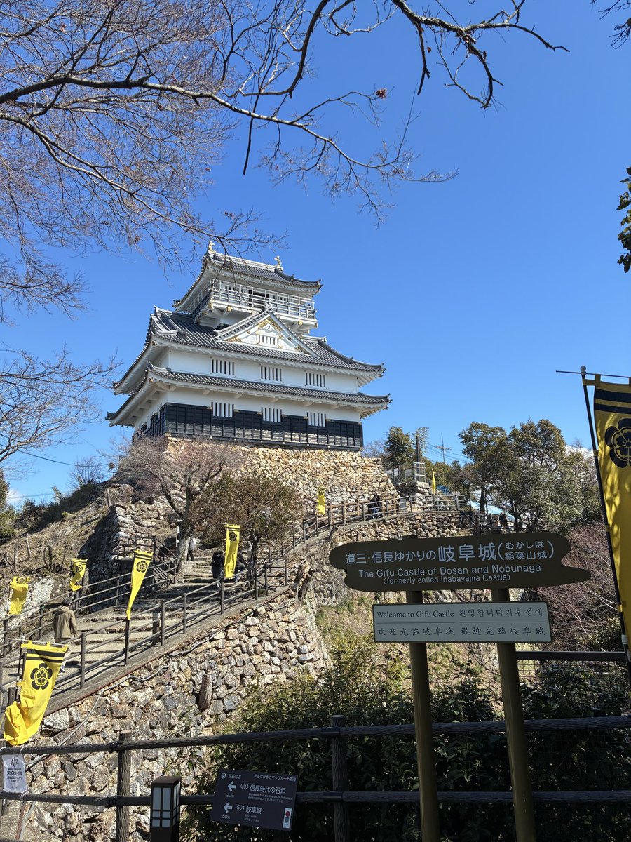 tomorrowtomochi's tweet photo. 岐阜城へ行ってきました
風が強かったけど、そのおかげで空がとても綺麗✨ https://t.co/oE2Yo6tF1F