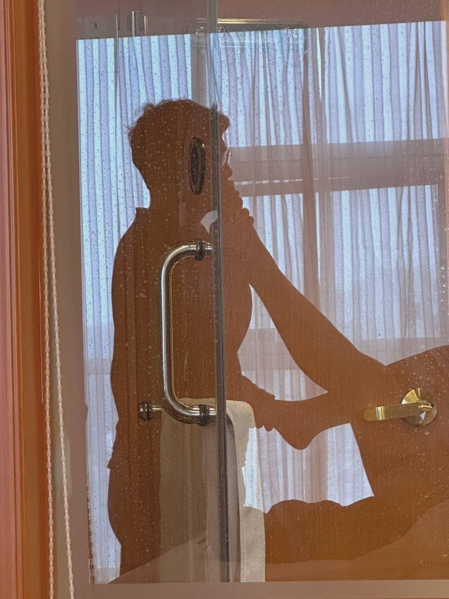 1950ravi's tweet photo. 天塌了我弟把我凿了我现在懵懵的  

有图有真相😰看的点❤️评论13我也发给你们不信你试试！！ https://t.co/9i2kwOMa5M
