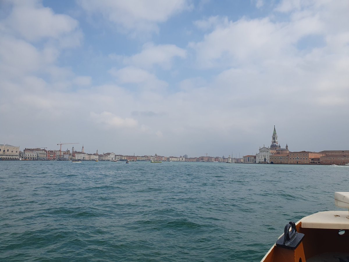 italyheaven's tweet image. I'm wrapped up warm at the front of the vaporetto and hoping the forecast of sunshine soon is correct 🤞#Venice