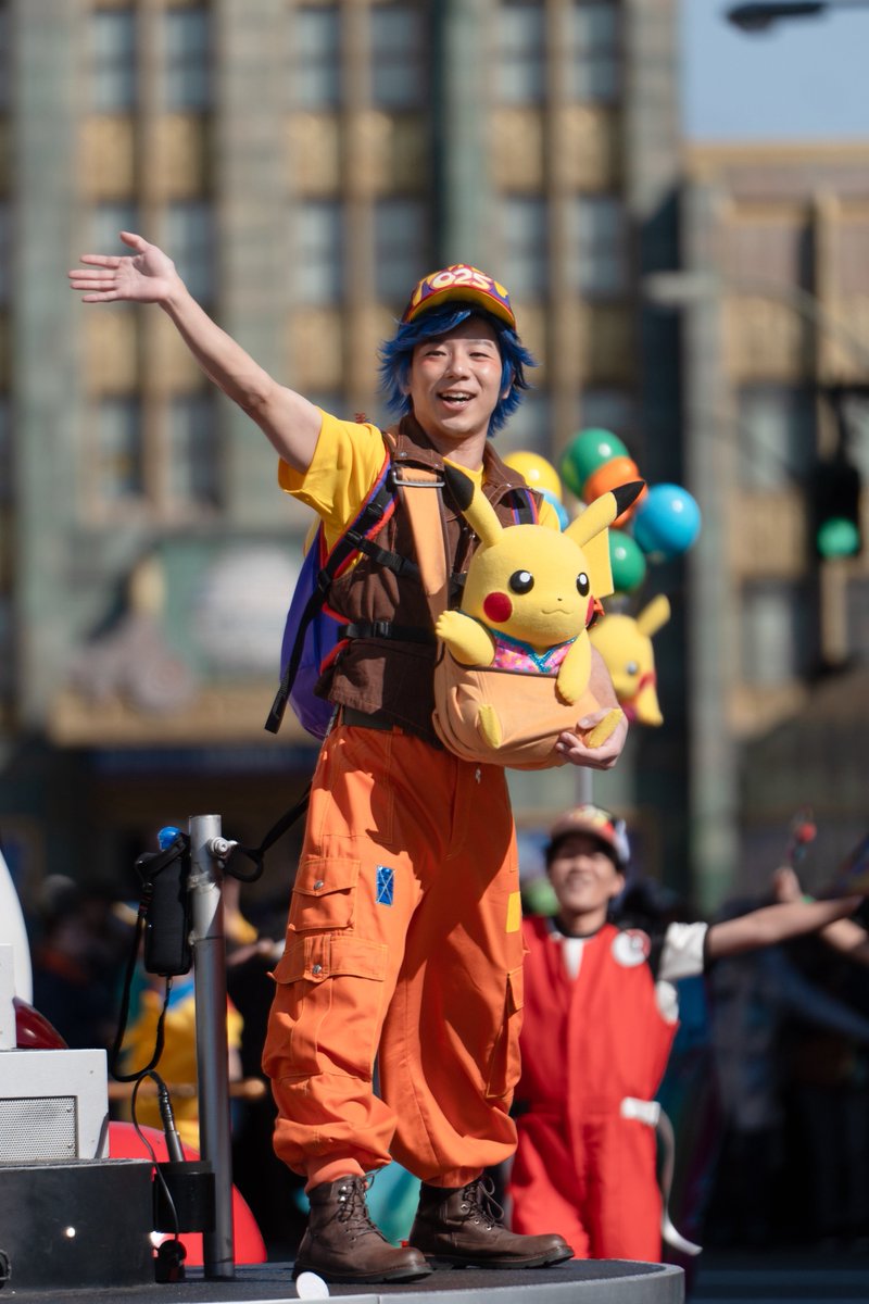 no_one_death's tweet photo. ピカチュウとトレーナーも一心同体だね
ポーズも一緒だし🖐️
#USJファン https://t.co/5ZU3SKBGAu