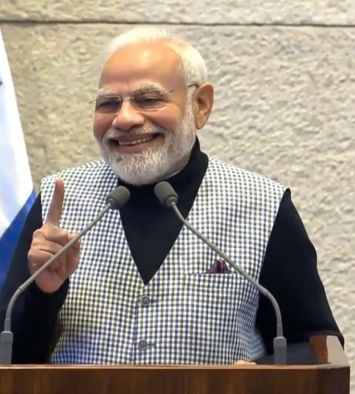 PMNehru's tweet photo. "Ghar mein shaadi hai, cylinder nahi hai. Khikhikhi" https://t.co/TecxVUbnmd