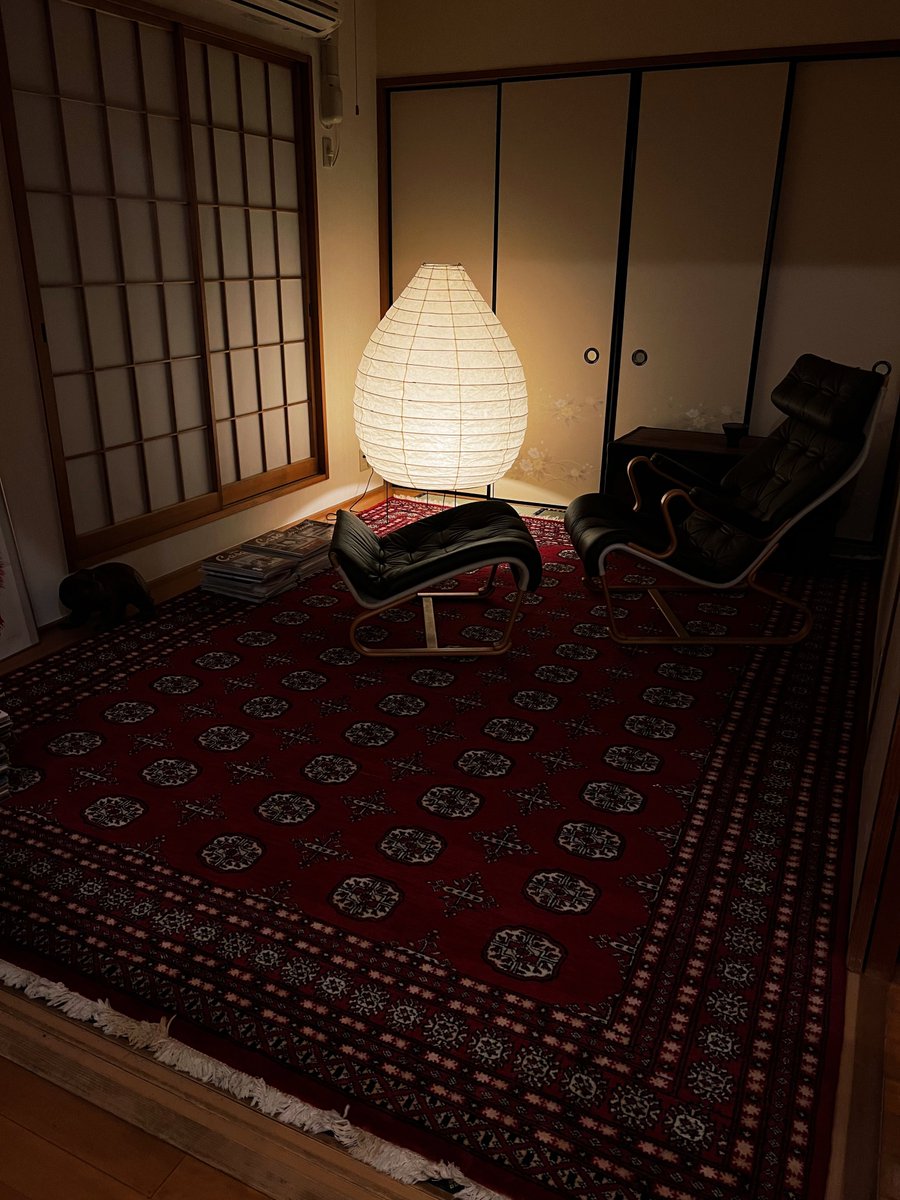 新居に和室があってどうにも使い道がないのでただダラダラする部屋が爆誕した。