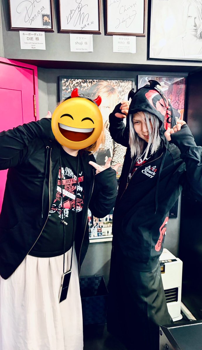hakodate_ramen's tweet photo. ちかさんのABCパーカープレゼント企画に応募したら何と当たり🎉
そのうえお店にわざわざ届けて頂けました🍒

ワシにもABCパーカーが🙌🍒
これから沢山着倒します💋

超GOD牡蠣塩ラーメンも食べて下さりちかさんありやす🌹仲良くしてね🌹🌹🌹

社長でした✨
#AcidBlackCherry #TEAMABC #yasu #函館 https://t.co/PaDqAhSmN5