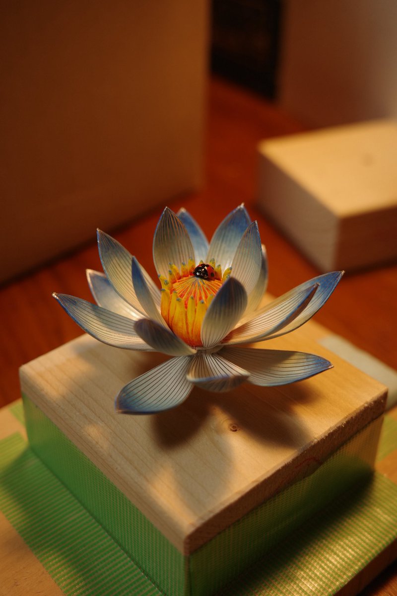 このタイプの睡蓮はいくつも作っているんだけど、その都度改良を重ね