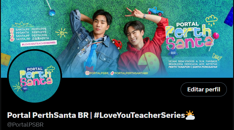 Bom dia com nosso cantinho de carinha nova 🥰

Entramos oficialmente na semana de Love You Teacher e nada melhor do que deixar nosso cantinho na temática ❤️

Trabalho incrível feito por <a href="/studio_sugoi/">SUGOI Studio</a> 🥰

#PerthTanapon #Santapp 
#PerthSanta #เพิร์ธแซนต้า 
#LoveYouTeacherSeries