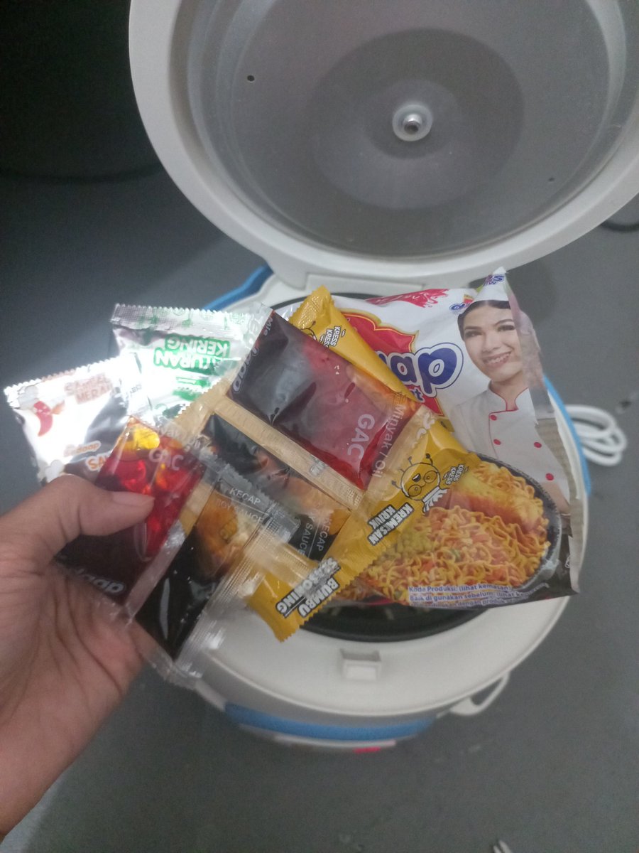 dahlahgtwpusing's tweet photo. ini emang double gini kah bumbu minyaknya https://t.co/CEYpACLUPV