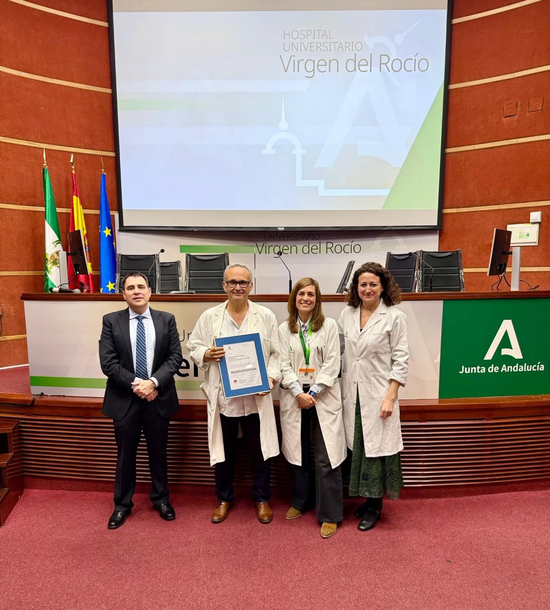 calidadACSA's tweet photo. @HospitalUVRocio Entrega del distintivo de #certificación de #calidadACSA a la UGC Alergología del @HospitalUVRocio #Sevilla, nivel Avanzado 🎖️.
¡Enhorabuena! 👏 https://t.co/JspeEXBHiv