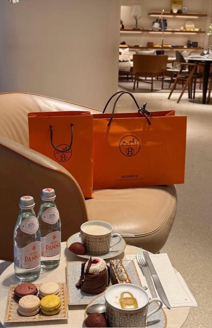 𝐸lias. tweet media