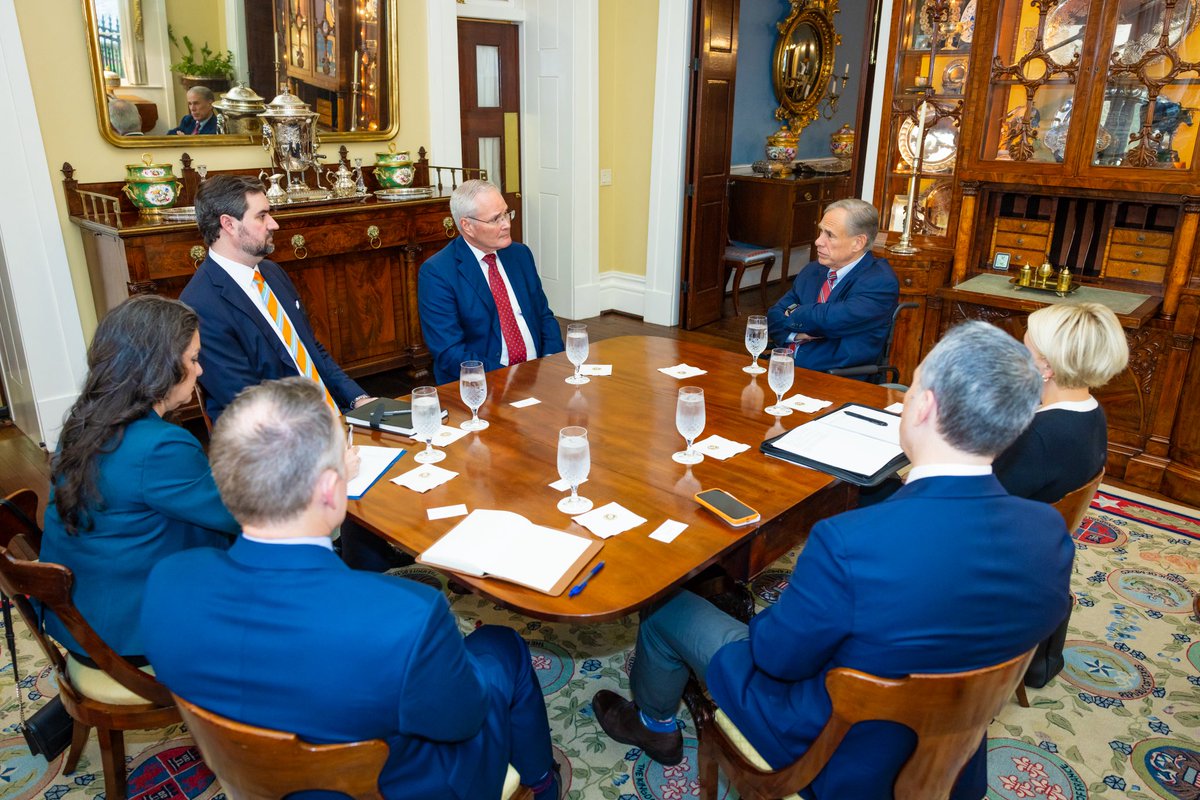 GovAbbottPress's tweet photo. ExxonMobil is redomiciling in Texas!

With this major investment in Texas' future, we will continue to be the energy powerhouse of the country. https://t.co/06CflcG8tW
