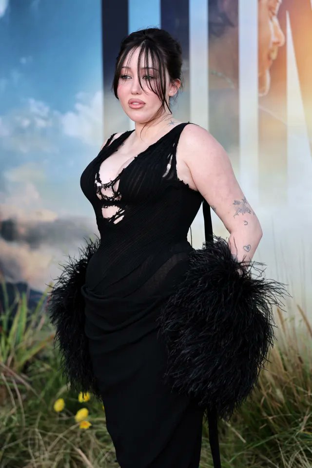 Noah Cyrus Updates tweet media