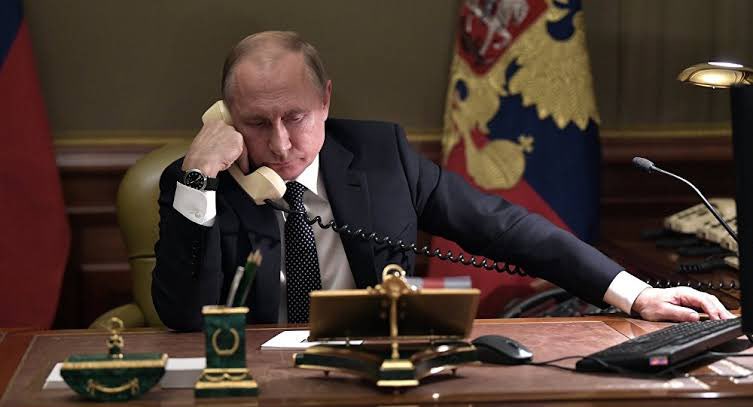 بوتين يتصل بالرئيس الإيراني لاحتواء التصعيد الإقليمي