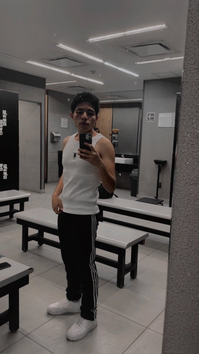 Adivinen quien cumple 🎉 años hoy 🥳🥳.