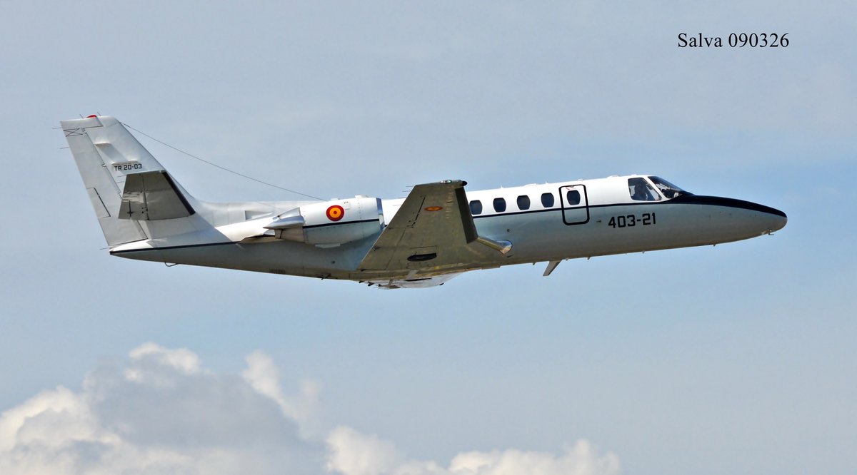 05derecha's tweet image. Hoy tenemos lluvia en la comarca del Mar Menor, sin vuelos en la #AcademiaGeneraldelAire. Aprovecho para recuperar las fotos de este "Cóndor" (#Cessna Citation V del #CECAF) que pudimos ver ayer realizar tareas de calibración en la  #BASanJavier.  @EjercitoAire. @SpottersMurcia