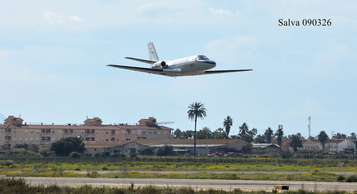 05derecha's tweet image. Hoy tenemos lluvia en la comarca del Mar Menor, sin vuelos en la #AcademiaGeneraldelAire. Aprovecho para recuperar las fotos de este "Cóndor" (#Cessna Citation V del #CECAF) que pudimos ver ayer realizar tareas de calibración en la  #BASanJavier.  @EjercitoAire. @SpottersMurcia