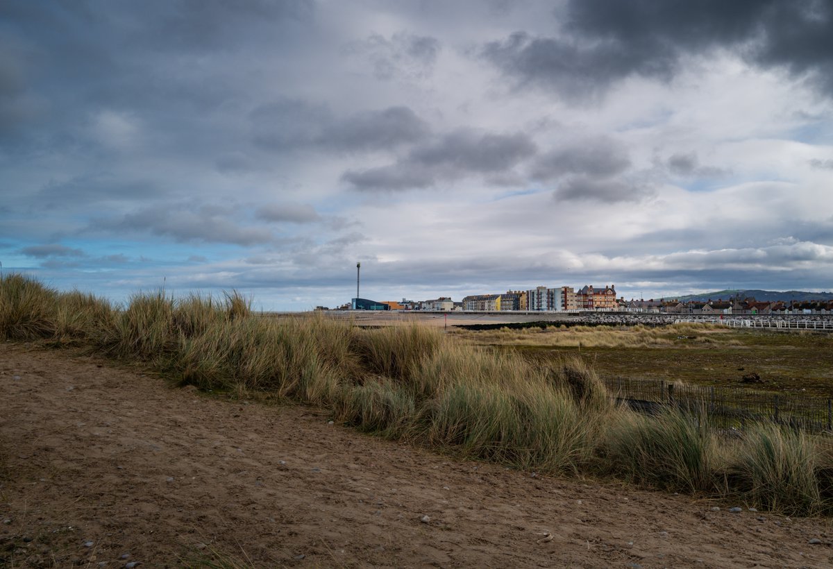 C_V_Evans's tweet photo. Y Rhyl  , Horton's nose nature reserve a bit overcast today but blue peeking through @allyhumphreys
@Ruth_ITv  @DerekTheWeather
@S4Ctywydd @SabrinaJayneLee
@bbcweather @YvonneTywydd
@bffg78 https://t.co/KZOYUIpYbl