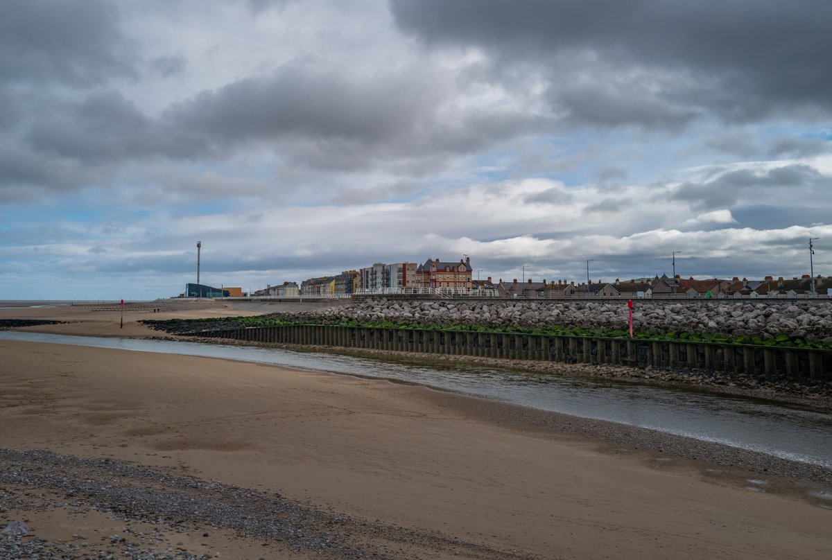 C_V_Evans's tweet photo. Y Rhyl  , Horton's nose nature reserve a bit overcast today but blue peeking through @allyhumphreys
@Ruth_ITv  @DerekTheWeather
@S4Ctywydd @SabrinaJayneLee
@bbcweather @YvonneTywydd
@bffg78 https://t.co/KZOYUIpYbl