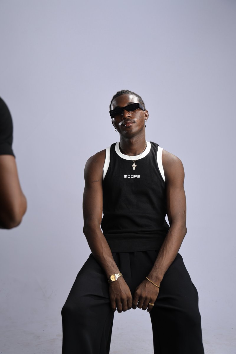 the mannequin tweet media