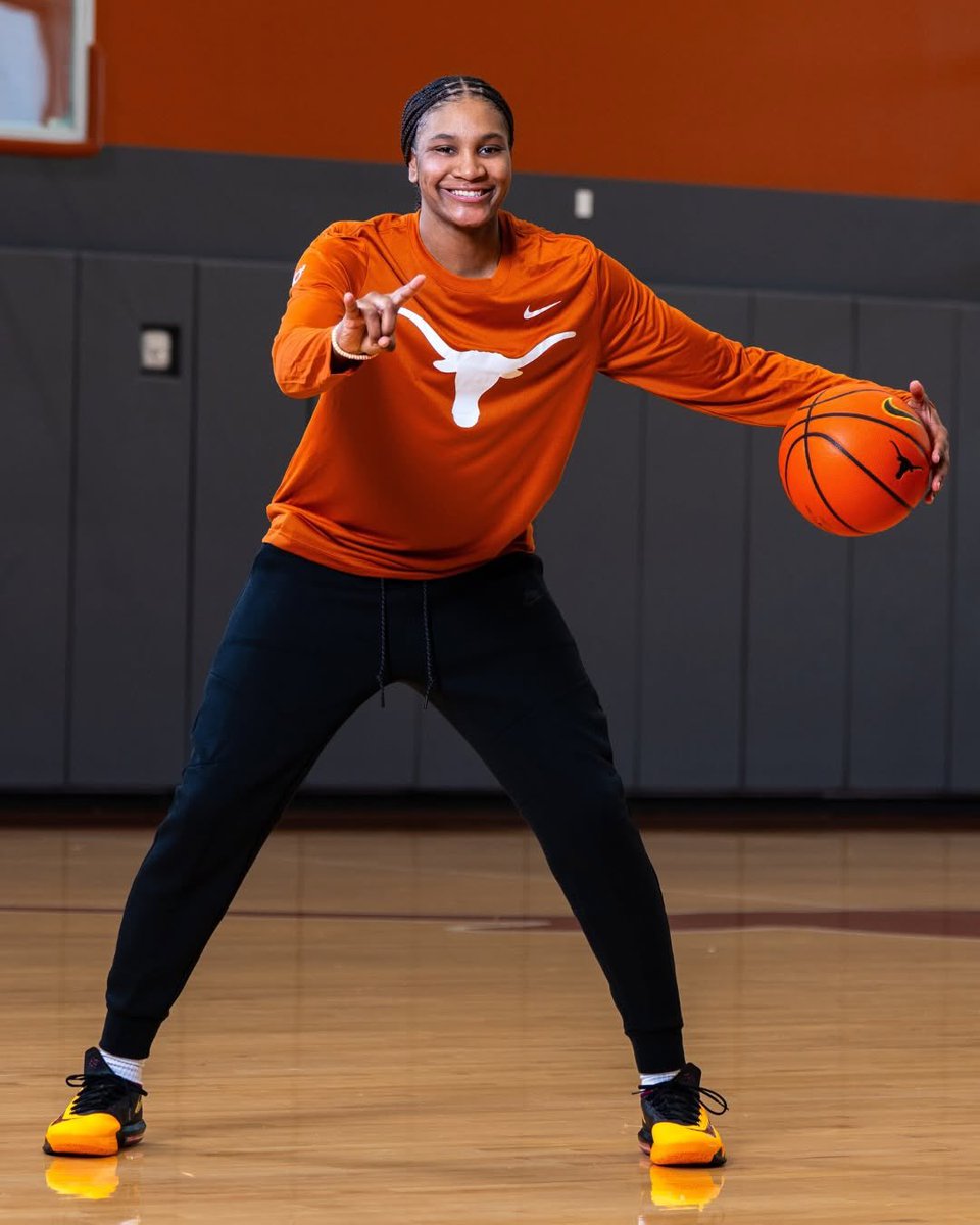 nicekicks's tweet image. The first member of Kevin Durant’s Team KD will be @TexasWBB star Madison Booker, who will gain access to exclusive KD player editions, apparel, and more 🔥