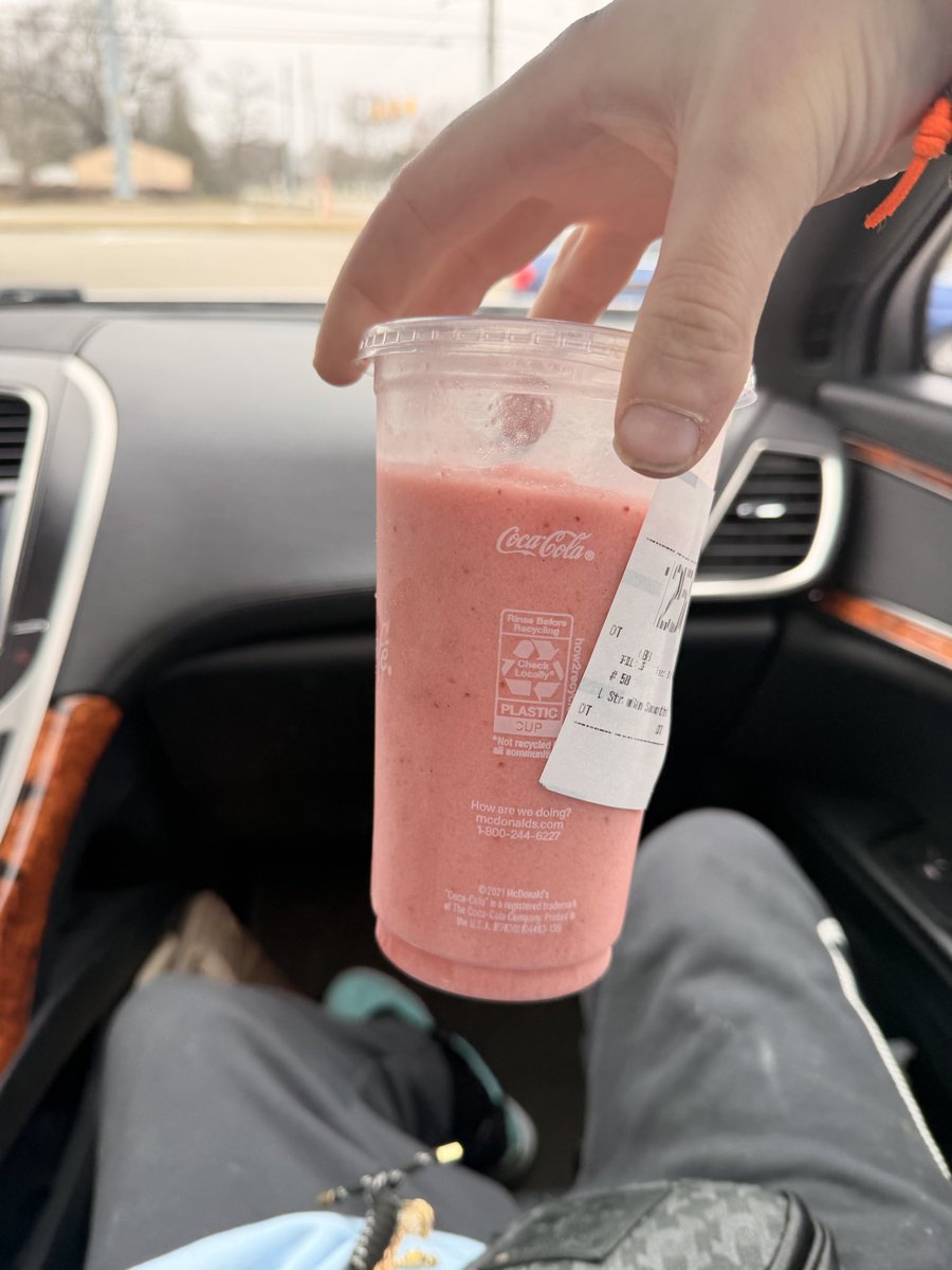keenangwade's tweet photo. @McDonalds this is literally the 3rd time i’ve paid for a large smoothie and 1/4 of it is missing.. pay for a large &amp; you get a small promotion..? https://t.co/56MfF92hI0