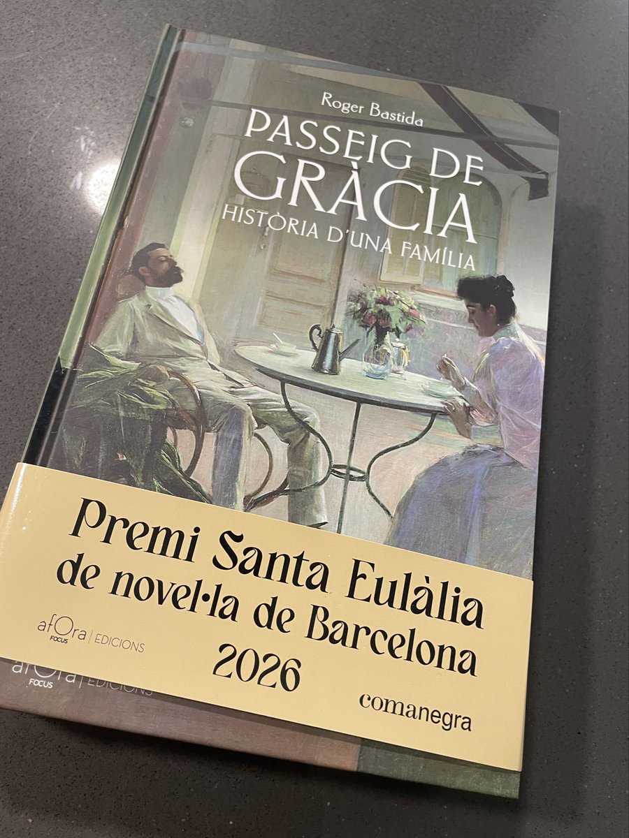 javiersanchez's tweet photo. Tenía unas ganas enormes de tener esta maravilla entre mis manos @RogerBastida ✨ que orgull saber que segueix al top de llibres venuts a Catalunya. enhorabona @comanegra enhorabona Roger https://t.co/tQoIPWA0BG