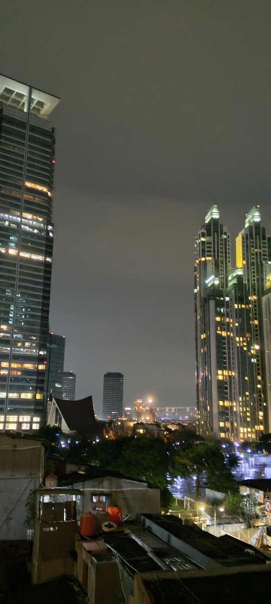 urf4iryyy's tweet photo. jujur view nya bagus banget kalo malem😍 https://t.co/QklXZIzaSp