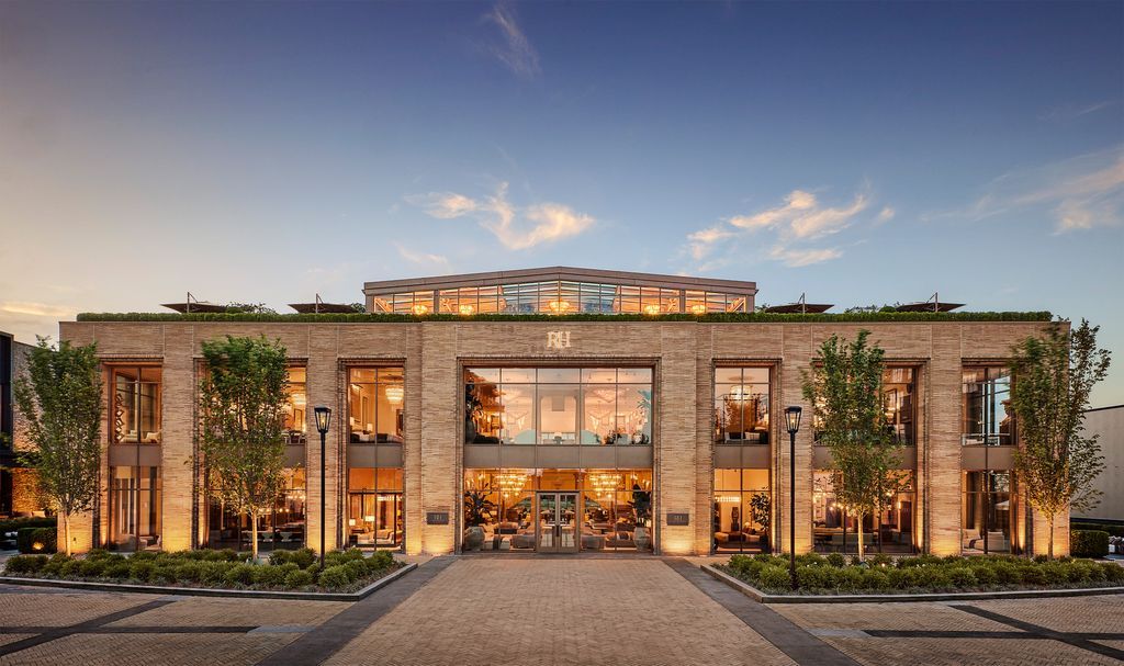 buildwithlingo's tweet photo. RH Oklahoma City The Gallery at Oak was honored at the AGCOK Awards in the commercial category. This project showcases exceptional craftsmanship and architectural precision from NORR and the RH teams. #buildwithlingo https://t.co/0yERv46cKK