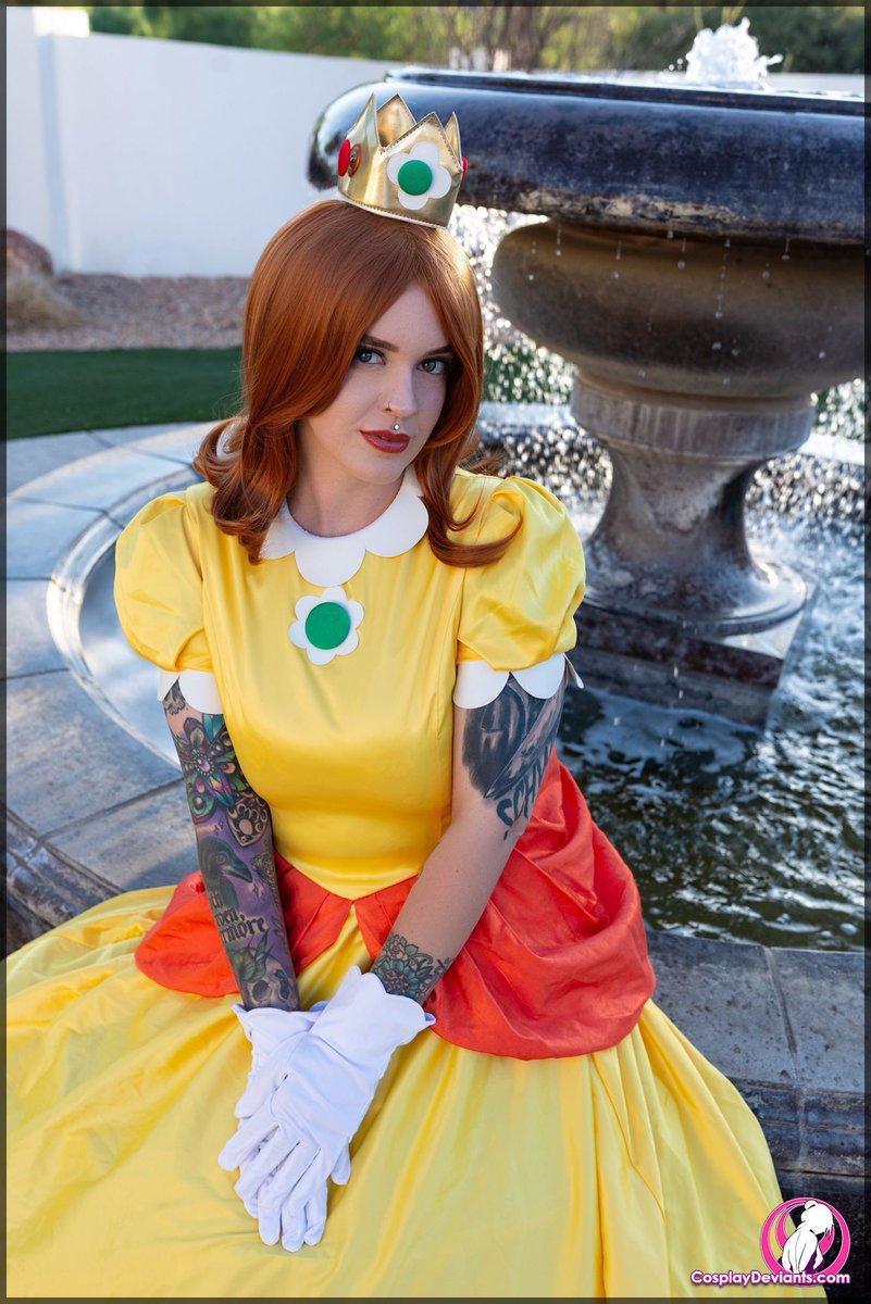 Cosplay Deviants tweet media