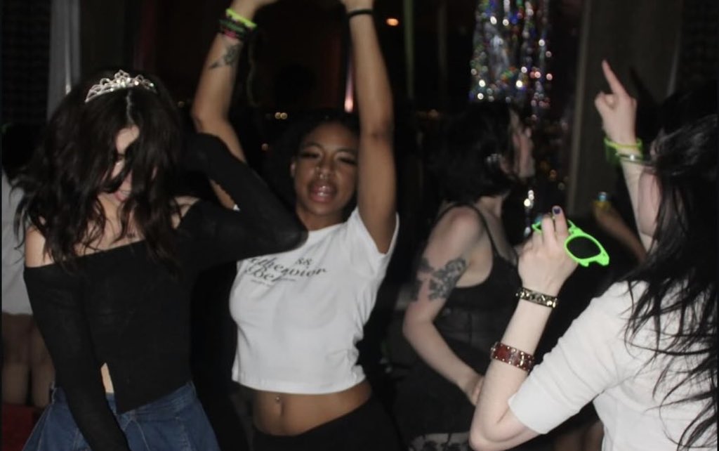 miss mary ☭ tweet media