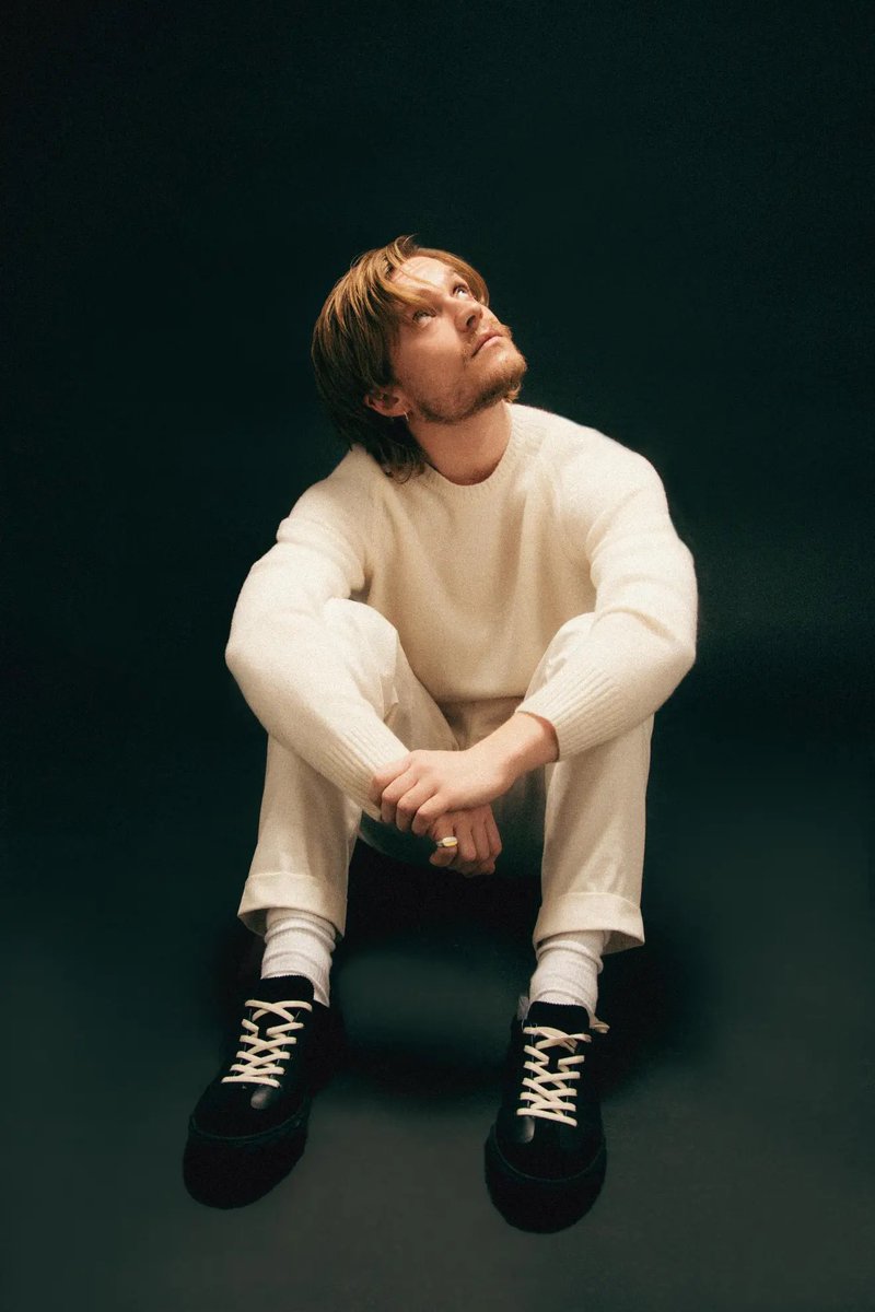 tom glynn-carney thinker💭 tweet media