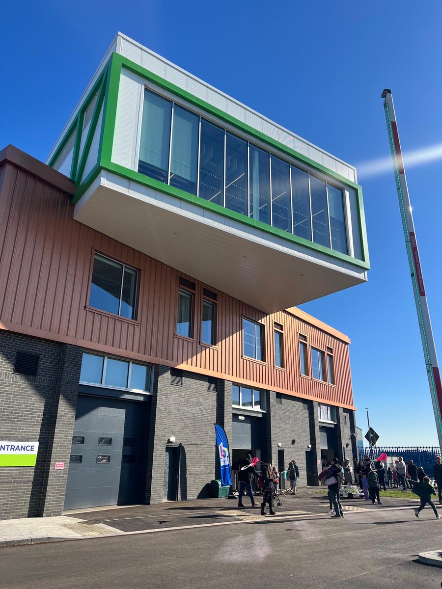 eccampusuk's tweet photo. Last Saturday, we were delighted to welcome so many visitors to the Energy Central Learning Hub for our Open Day as part of the Festival of Energy ⚡

There was a real sense of positivity around the work being done and the future of clean energy, which was fantastic to see. https://t.co/1I4VwtnUfA