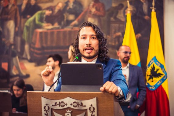 Si Angélica y Claudia se divorcian, quién se quedará con la mascota????