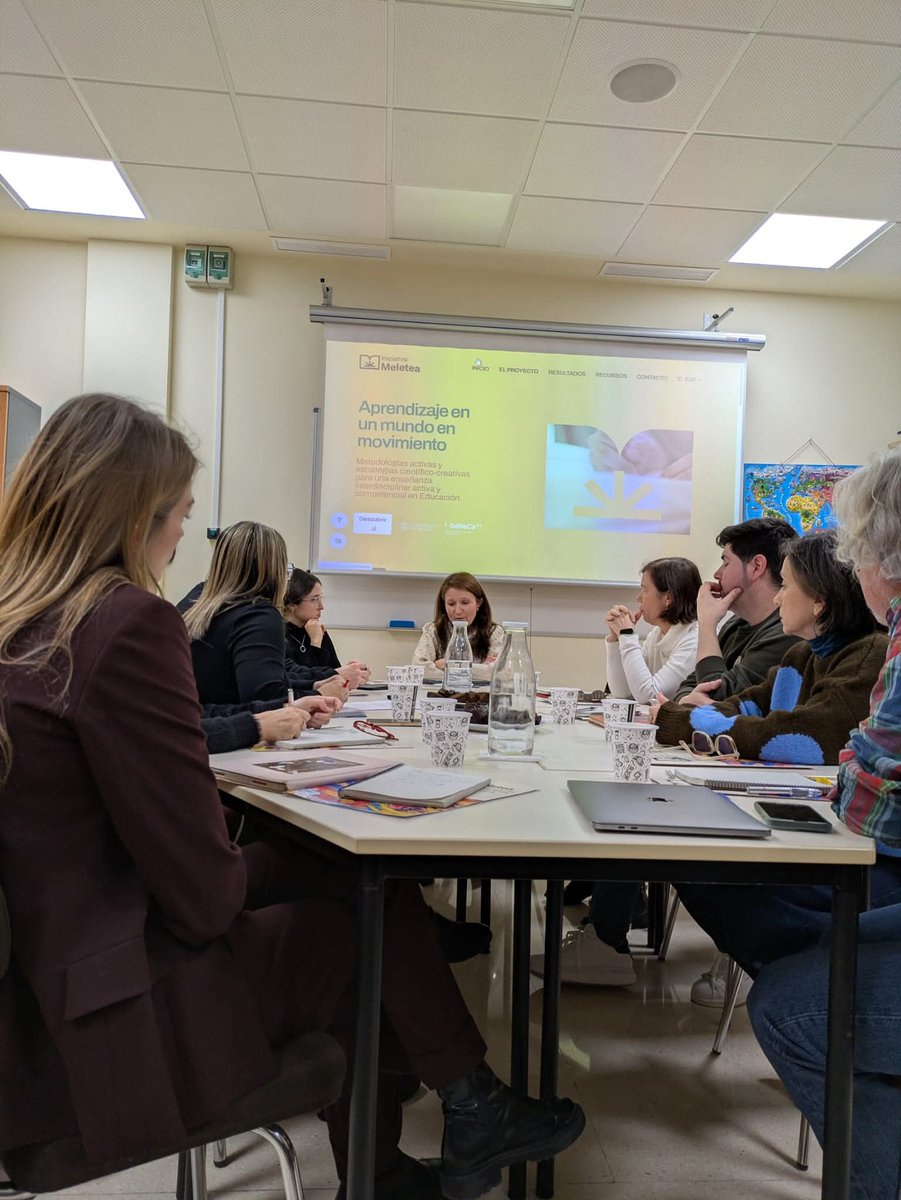 SanjeMARES's tweet photo. 📅 Cuatro docentes de Sanje participaron la semana pasada en la Facultad de Educación de la @UMU en el proyecto de innovación #Meletea, impulsado por @laboratoriotemporal, compartiendo experiencias para impulsar metodologías activas en el aula. https://t.co/Jfq7ume6GA